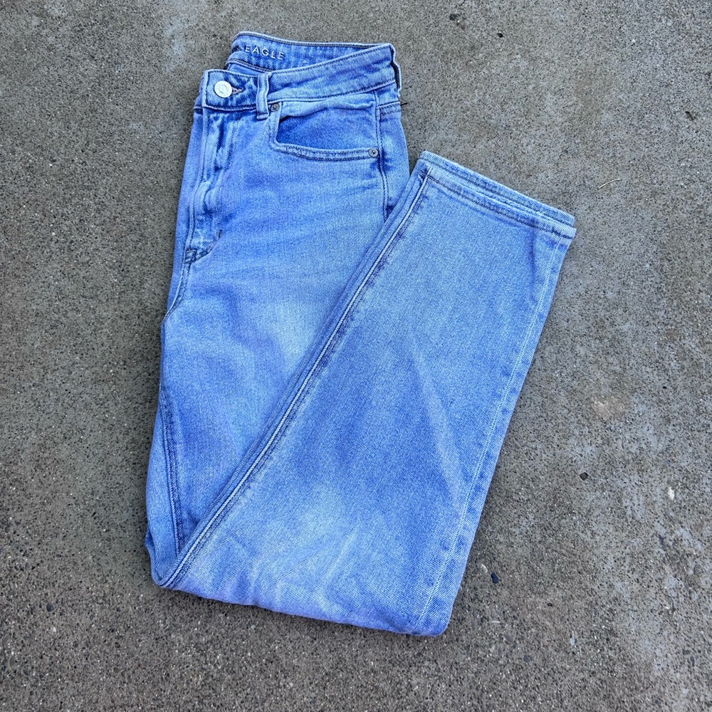 American Eagle Mom Straight Jean